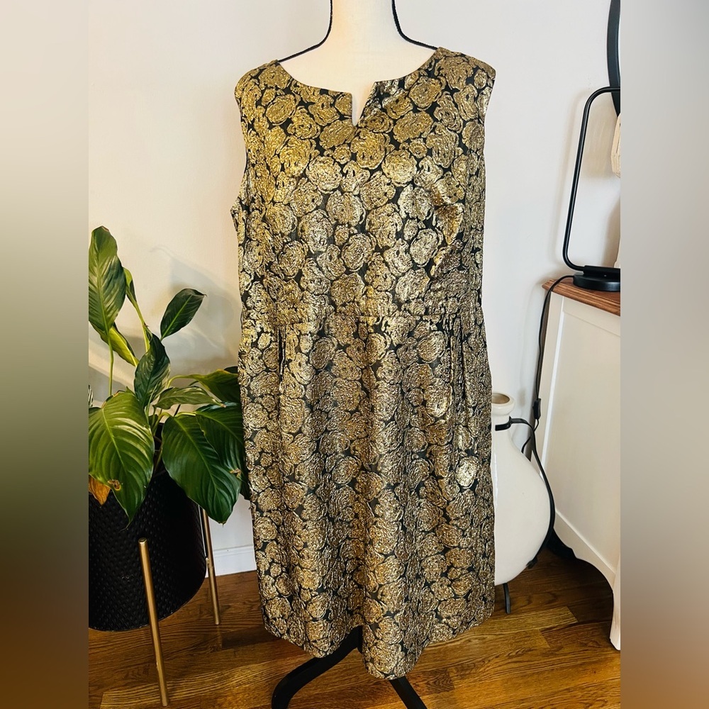 Elegant Black and Gold Floral Midi Dress